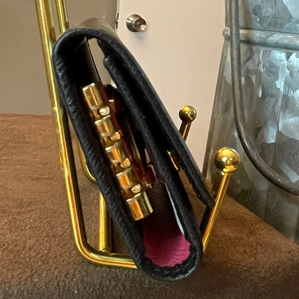 *LIKE NEW* Prada Black Key Case with Saffiano Leather and Gold Logo - Picture 4 of 10